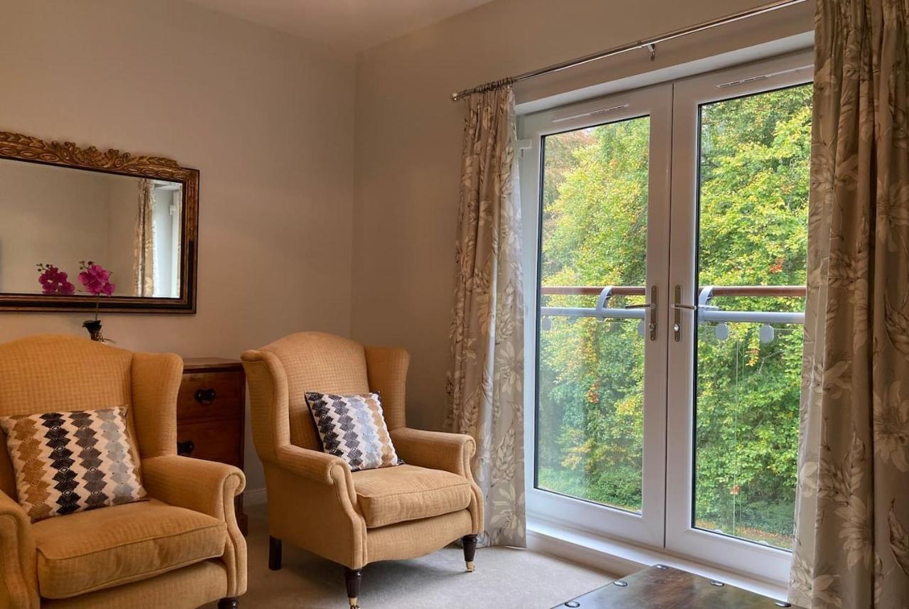 Hedgefield House - Serene Top Floor Flat 인버네스 외부 사진